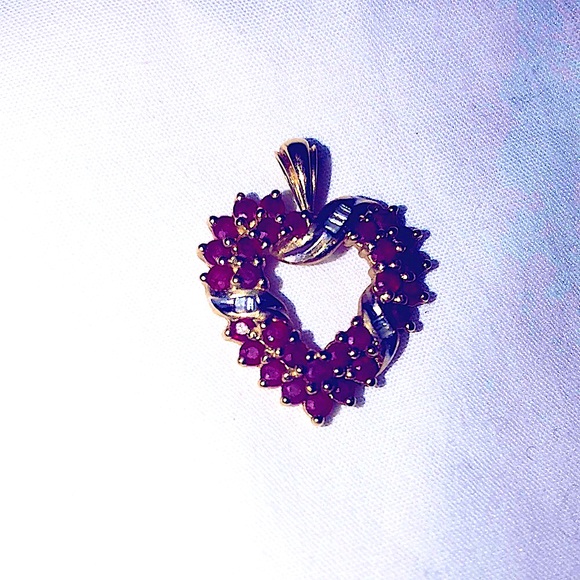 💜Genuine ruby gold heart pendent with baguette diamonds💜 - Picture 2 of 3
